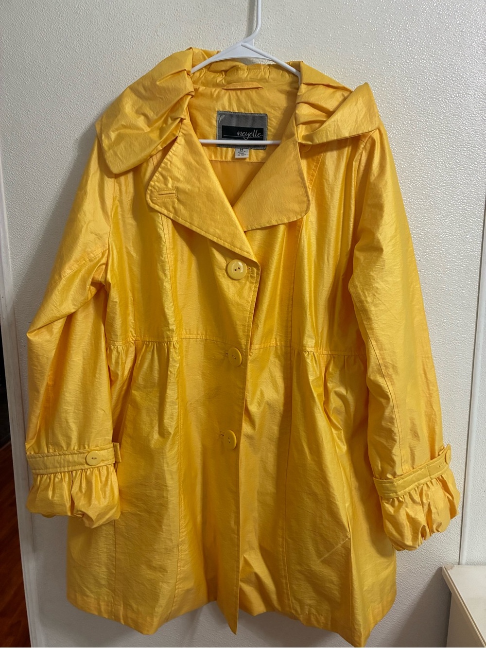 Neyelle Bright Yellow Lightweight Rain/windbreaker jacket M